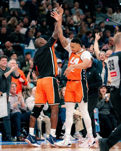 卢:乔丹-米勒已经是轮换球员,未来会有更好的发展 卢:乔丹-米勒已经是轮换球员,未来会有更好的发展